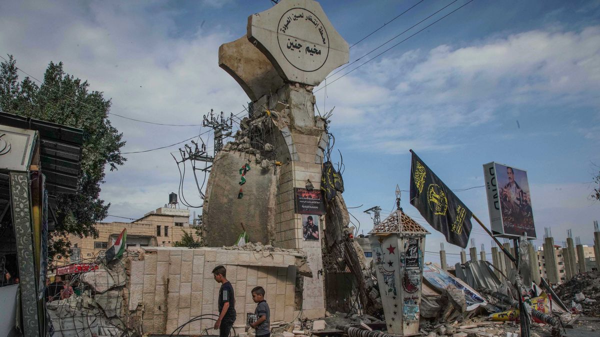 Video: Izraelské buldozery zničily ikonickou bránu, kde se rádi fotili teroristé
